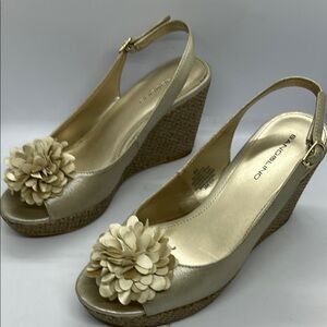 Bandolino Prewoned Champagne Floral Wedge Sandals